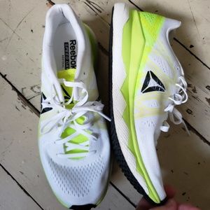 EUC Reebok float ride sneaker, size 7.